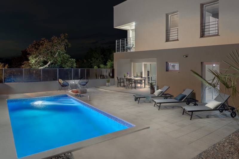 Villa Sunny Sky with Pool