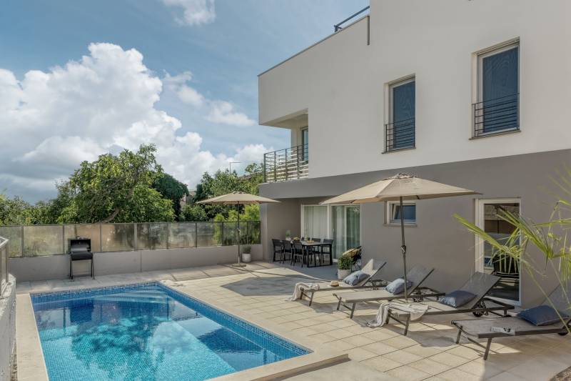 Villa Sunny Sky med Basseng Pula