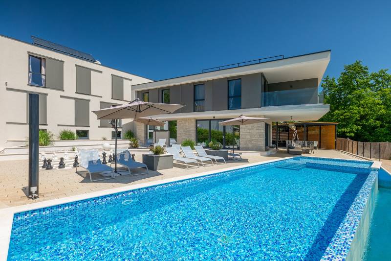 Luxury Villa Queen B with Pool