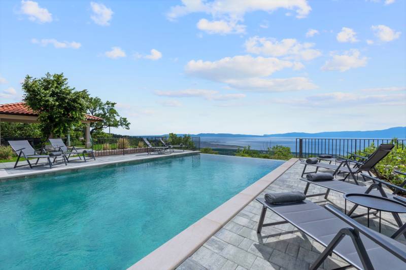 Villa Aqua Sky with Pool, Rijeka Area, Croatia