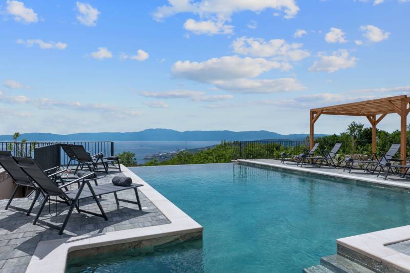 Villa Aqua Sky with Pool Rijeka
