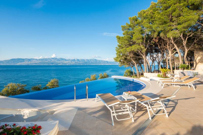 Beachfront Villa Octagon with private infinity pool, a few steps from the beach - Croatia