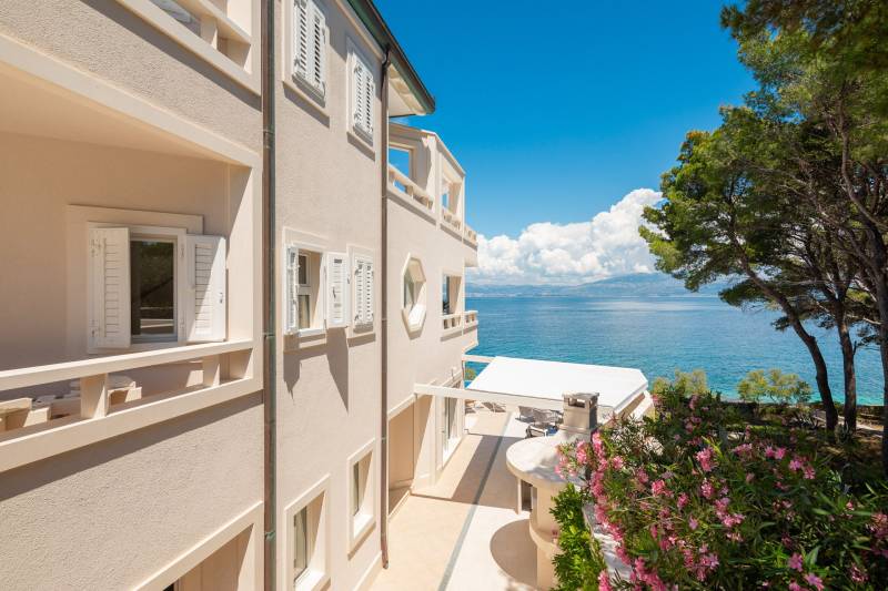 Beachfront Villa Octagon with Pool Brač