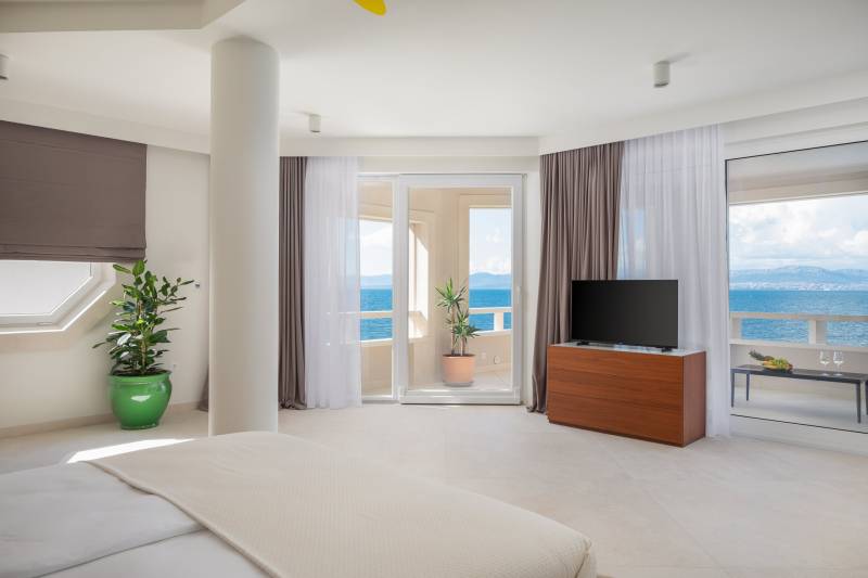 Beachfront Villa Octagon with Pool Brač