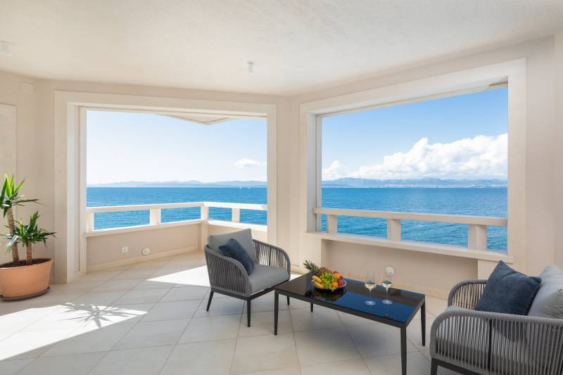 Beachfront Villa Octagon with Pool Brač
