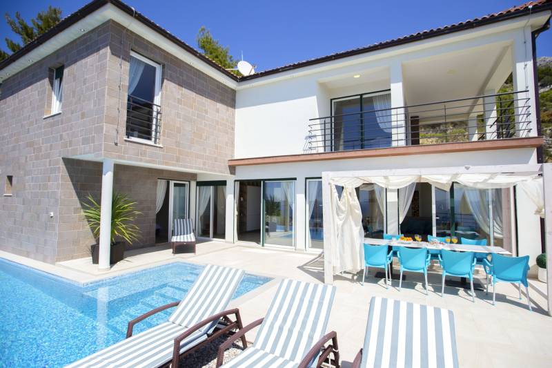 Luxury Villa White Velvet with Pool Split