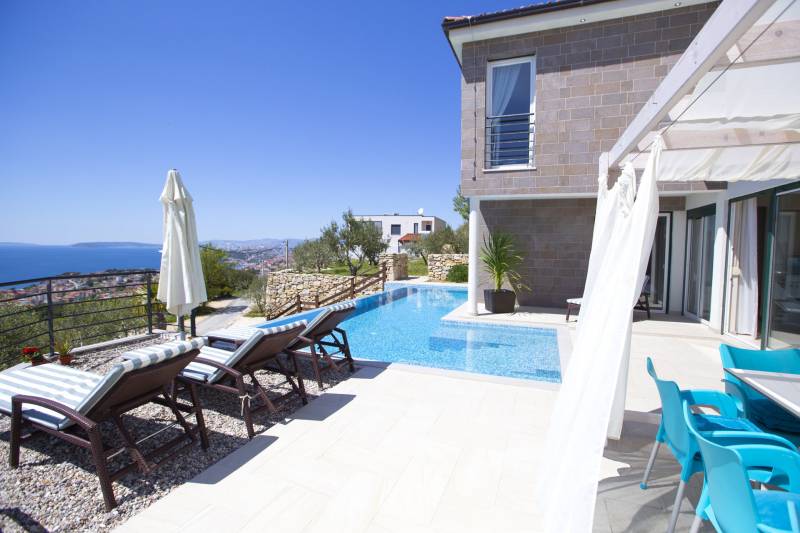 Luxury Villa White Velvet with Pool Split