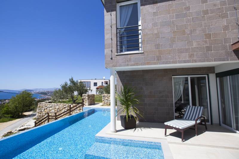 Luxury Villa White Velvet with Pool Split