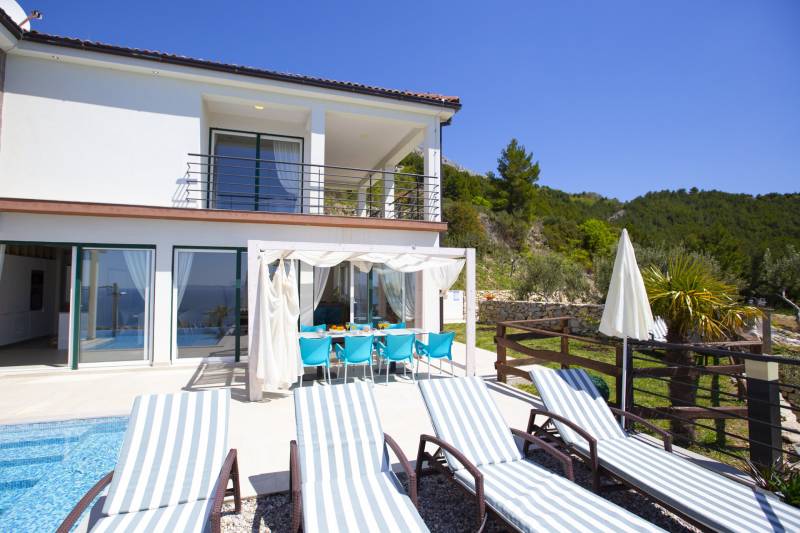 Luxury Villa White Velvet with Pool Split