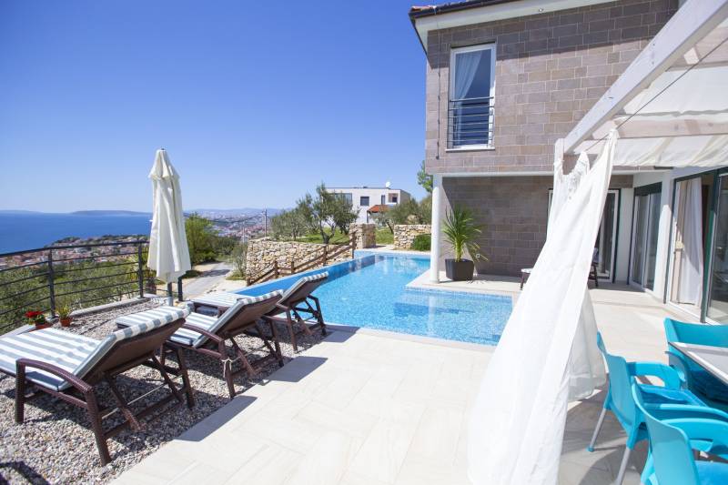 Luxury Villa White Velvet with Pool Split
