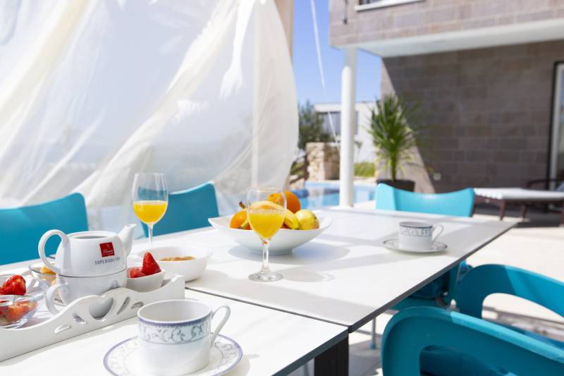 Luxury Villa White Velvet with Pool Split