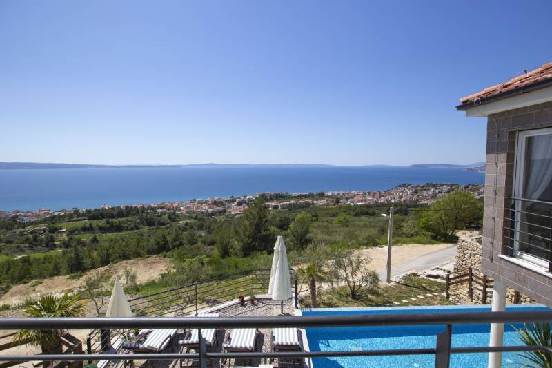 Luxury Villa White Velvet with Pool Split