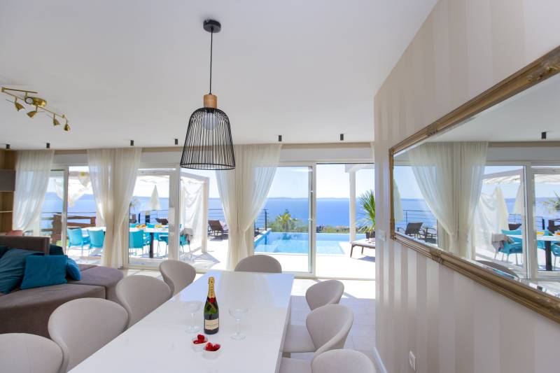 Luxury Villa White Velvet with Pool Split