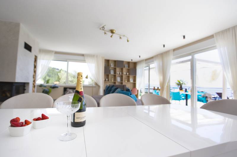 Luxury Villa White Velvet with Pool Split