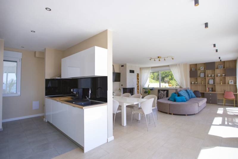 Luxury Villa White Velvet with Pool Split