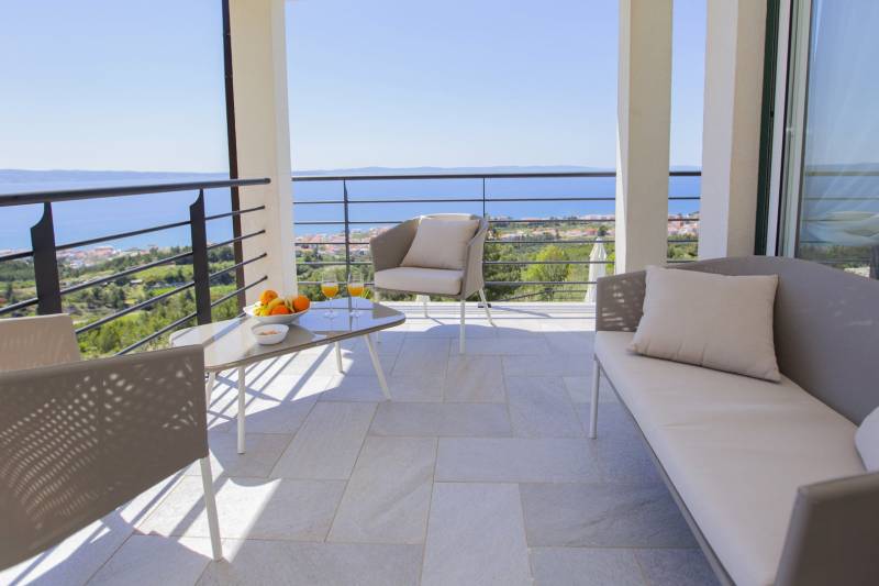 Luxury Villa White Velvet with Pool Split