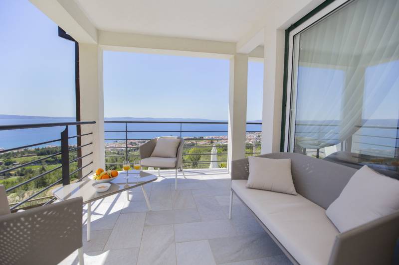 Luxury Villa White Velvet with Pool Split