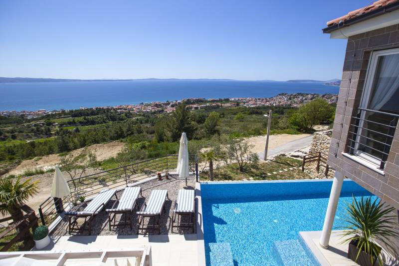 Luxury Villa White Velvet with Pool Split