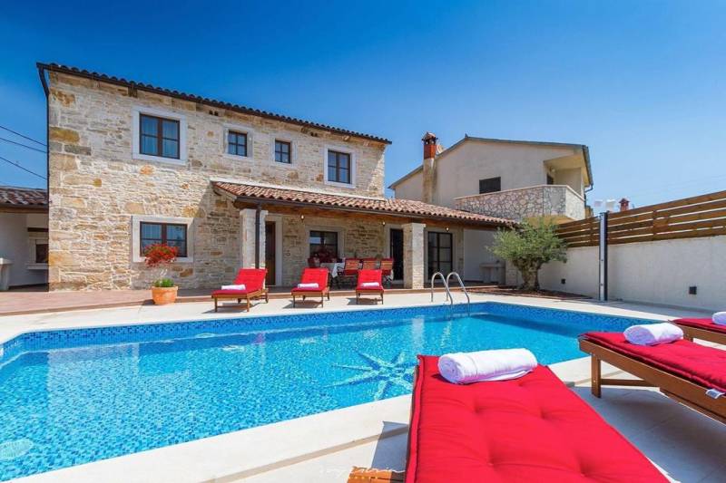 Holiday Home Paloma Nera with Pool Pula