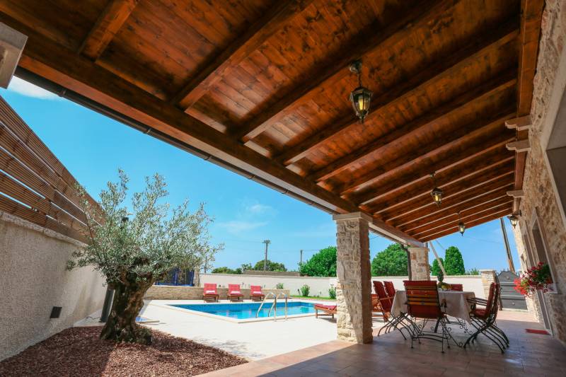 Holiday Home Paloma Nera with Pool Pula