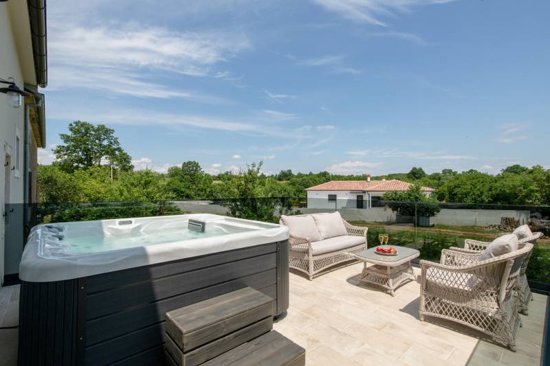 Holiday Home Paloma Nera with Pool Pula