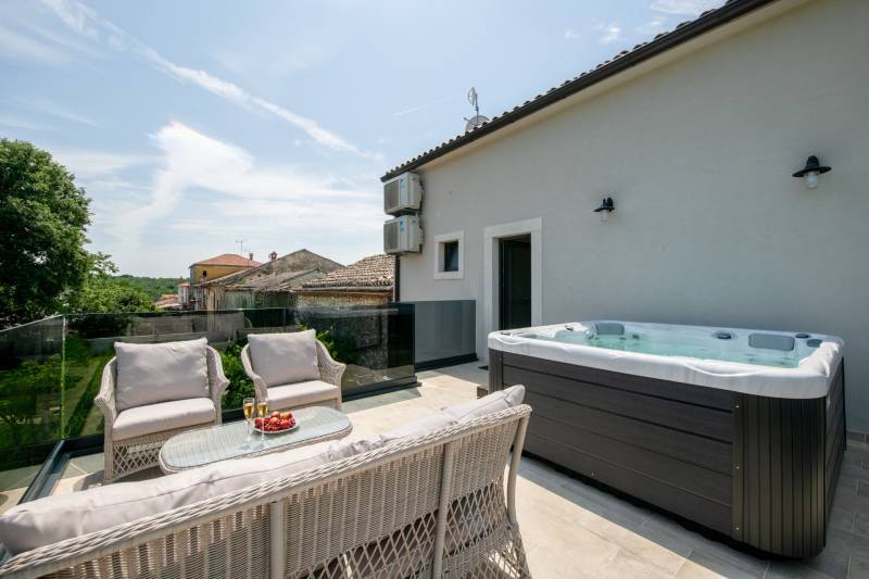 Holiday Home Paloma Nera with Pool Pula