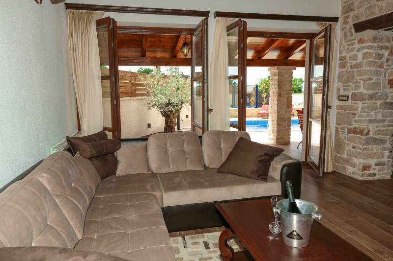 Holiday Home Paloma Nera with Pool Pula