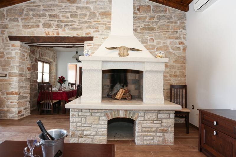 Holiday Home Paloma Nera with Pool Pula