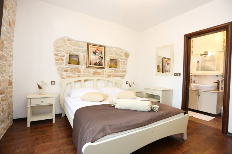 Holiday Home Paloma Nera with Pool Pula