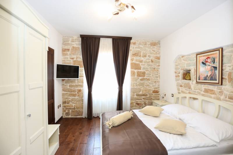 Holiday Home Paloma Nera with Pool Pula
