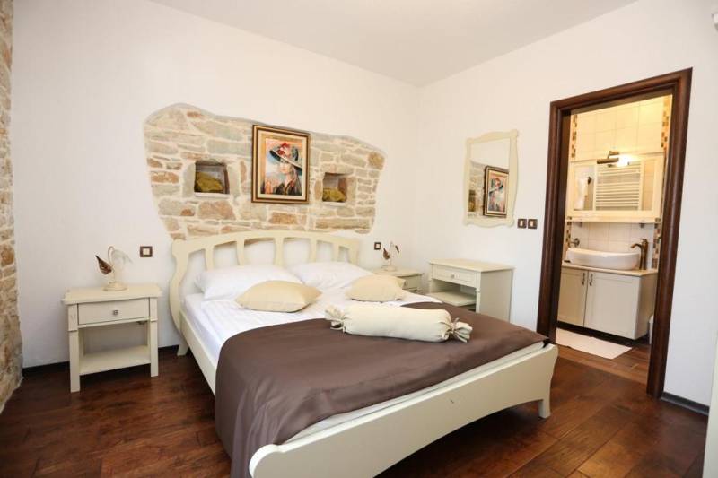 Holiday Home Paloma Nera with Pool Pula