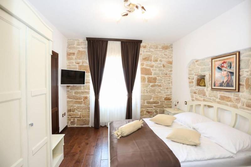 Holiday Home Paloma Nera with Pool Pula