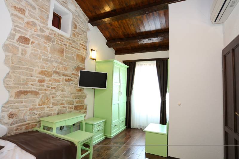 Holiday Home Paloma Nera with Pool Pula