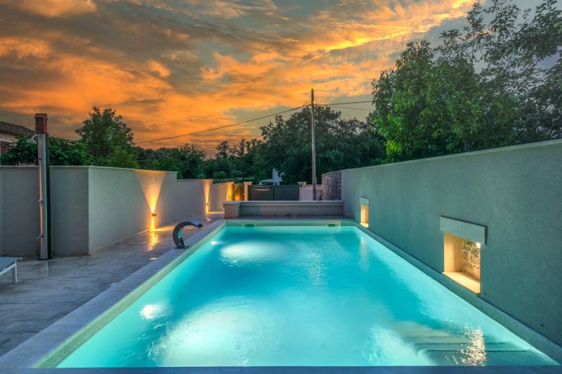 Holiday Home Paloma Nera with Pool Pula