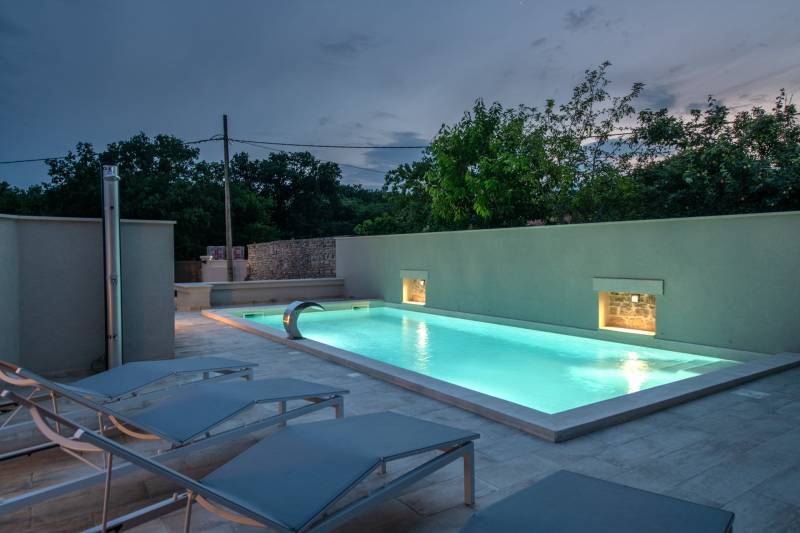 Holiday Home Paloma Nera with Pool Pula