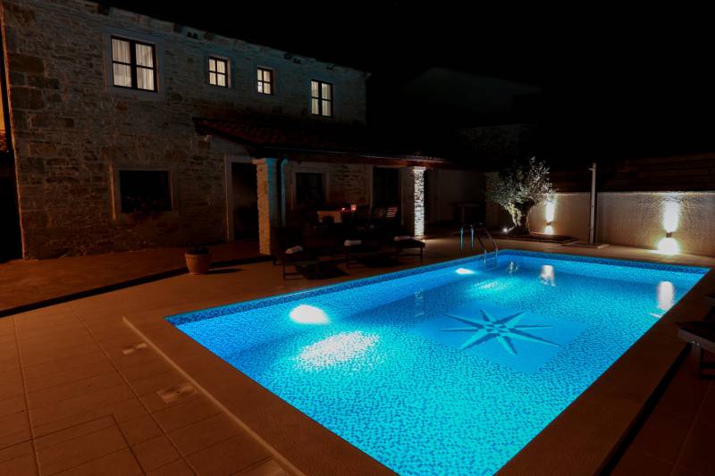 Holiday Home Paloma Nera with Pool Pula