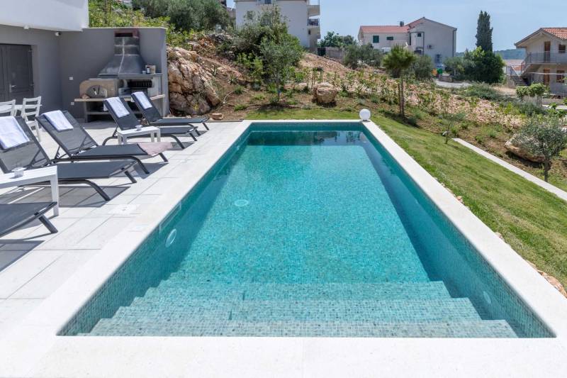 Villa Charming with Pool