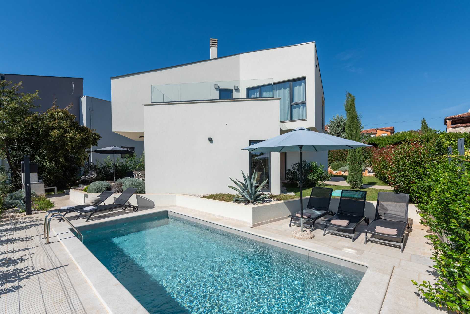 Luxury Villa Abstracta with Pool