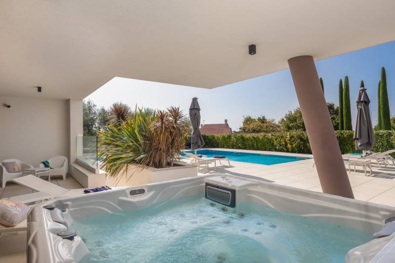 Villa Old Olive Prima med Basseng Pula