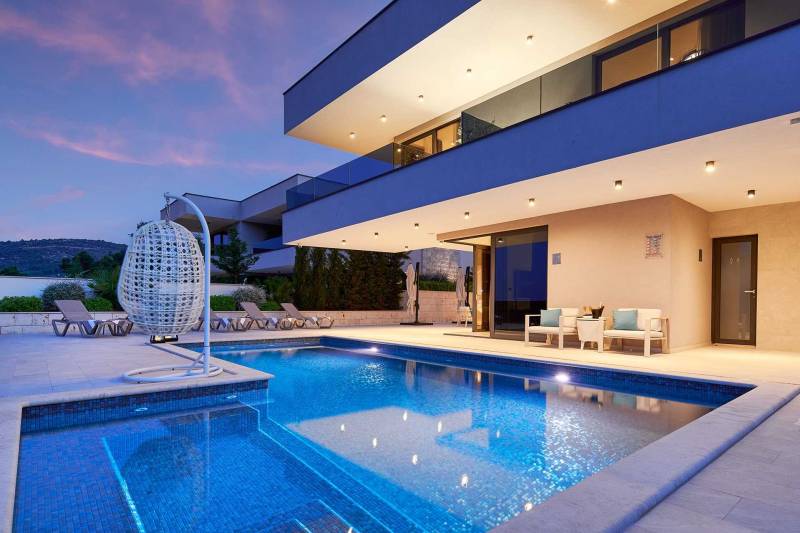 Luxury Villa Posh Lemon with Pool