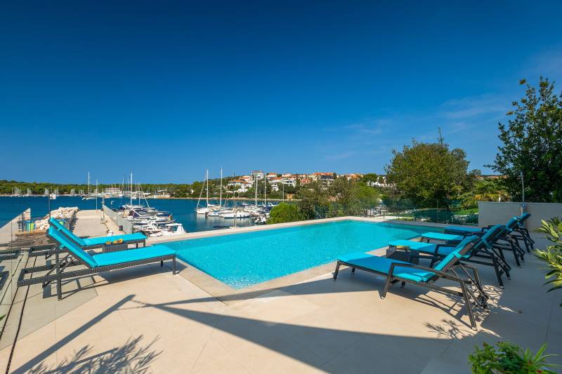 Strandvilla Naviblue mit Pool Pula