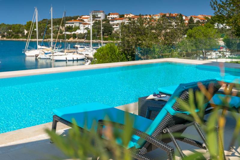 Strandvilla Naviblue mit Pool Pula