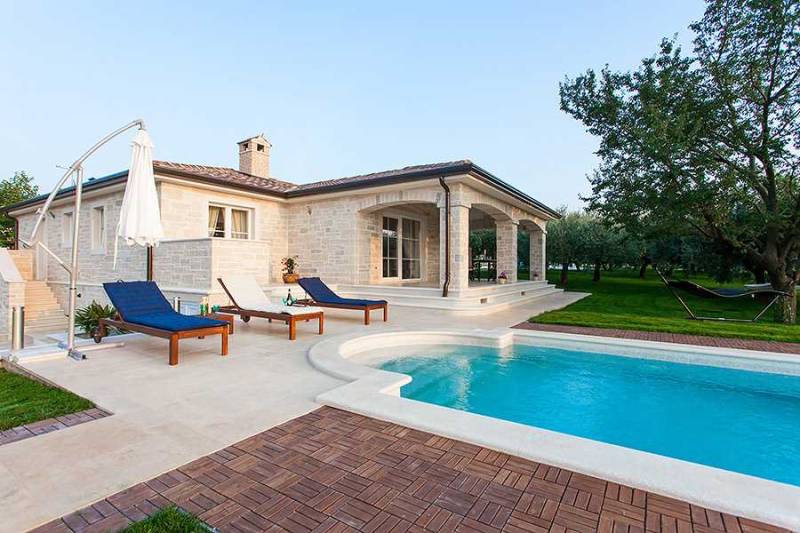Holiday Home Shine with Pool