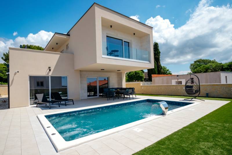 Villa Emerilla med Basseng Pula