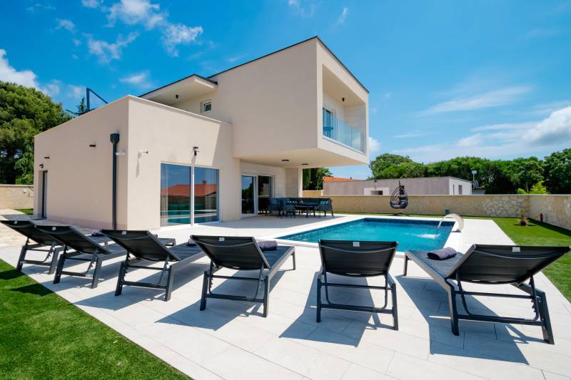 Villa Emerilla med Basseng Pula