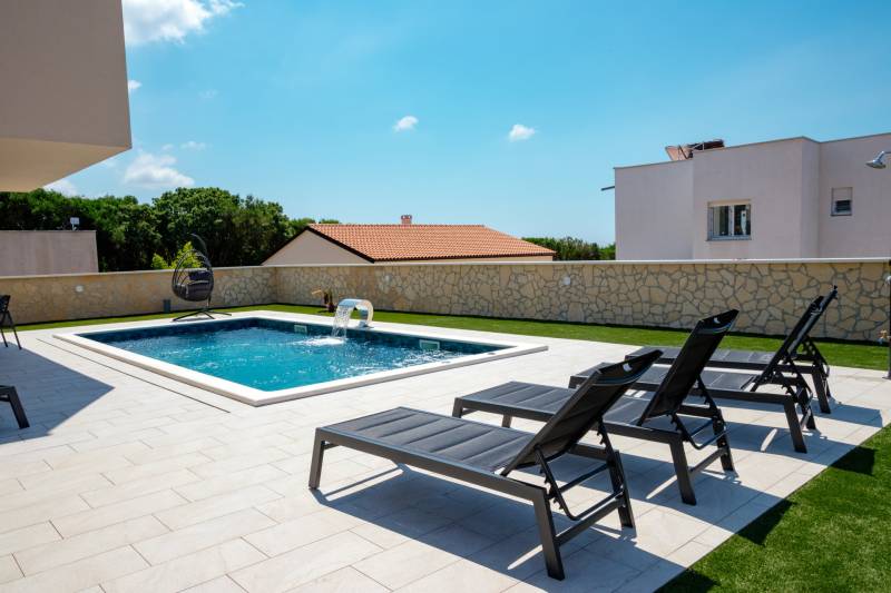 Villa Emerilla med Basseng Pula