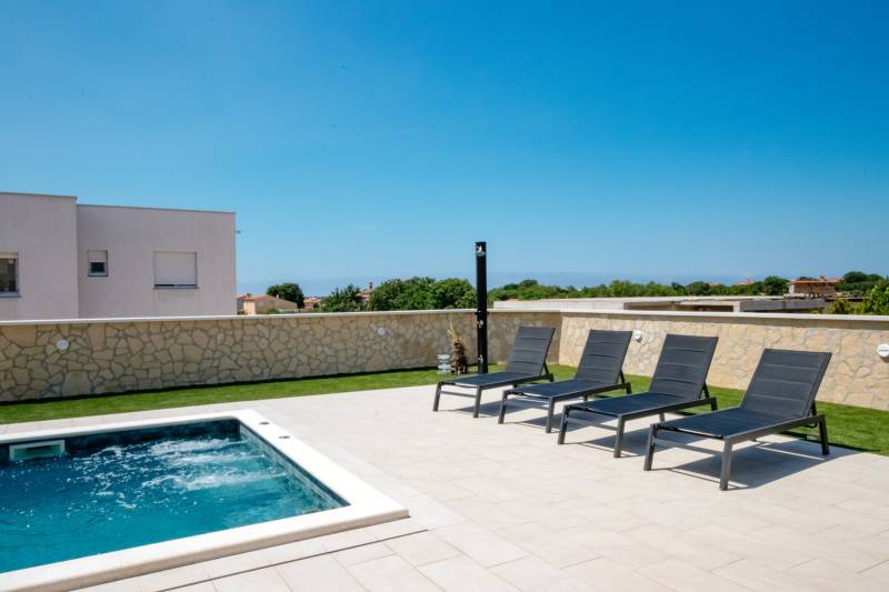 Villa Emerilla med Basseng Pula