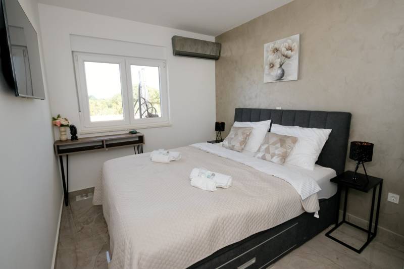Villa Emerilla med Basseng Pula