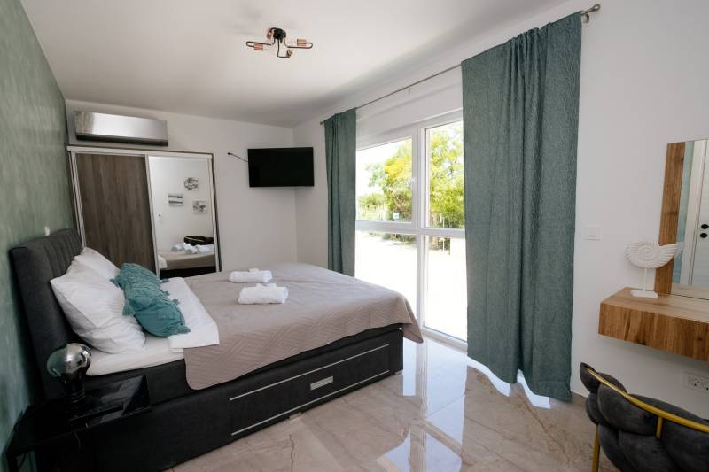 Villa Emerilla med Basseng Pula