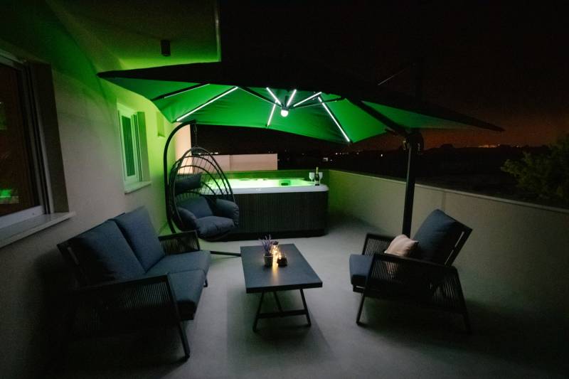 Villa Emerilla med Basseng Pula